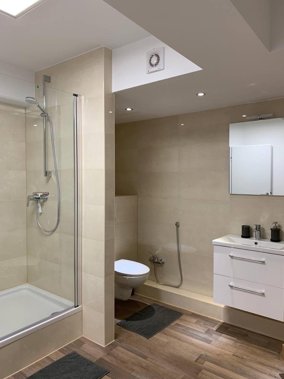 Central Private In Popular Neighborhood! * Köln
