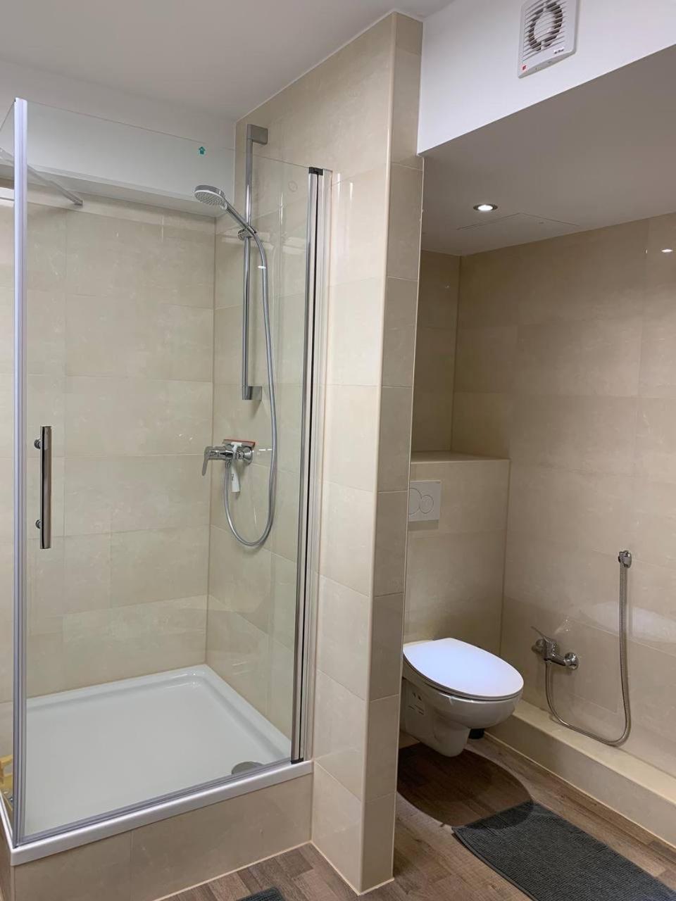 Central Private In Popular Neighborhood! * Köln